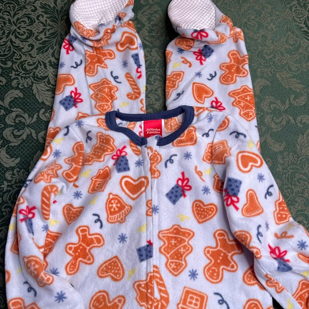 NWT 24m Gingerbread cutout cookies footie matching family pajamas sleeper unisex - Picture 6 of 6